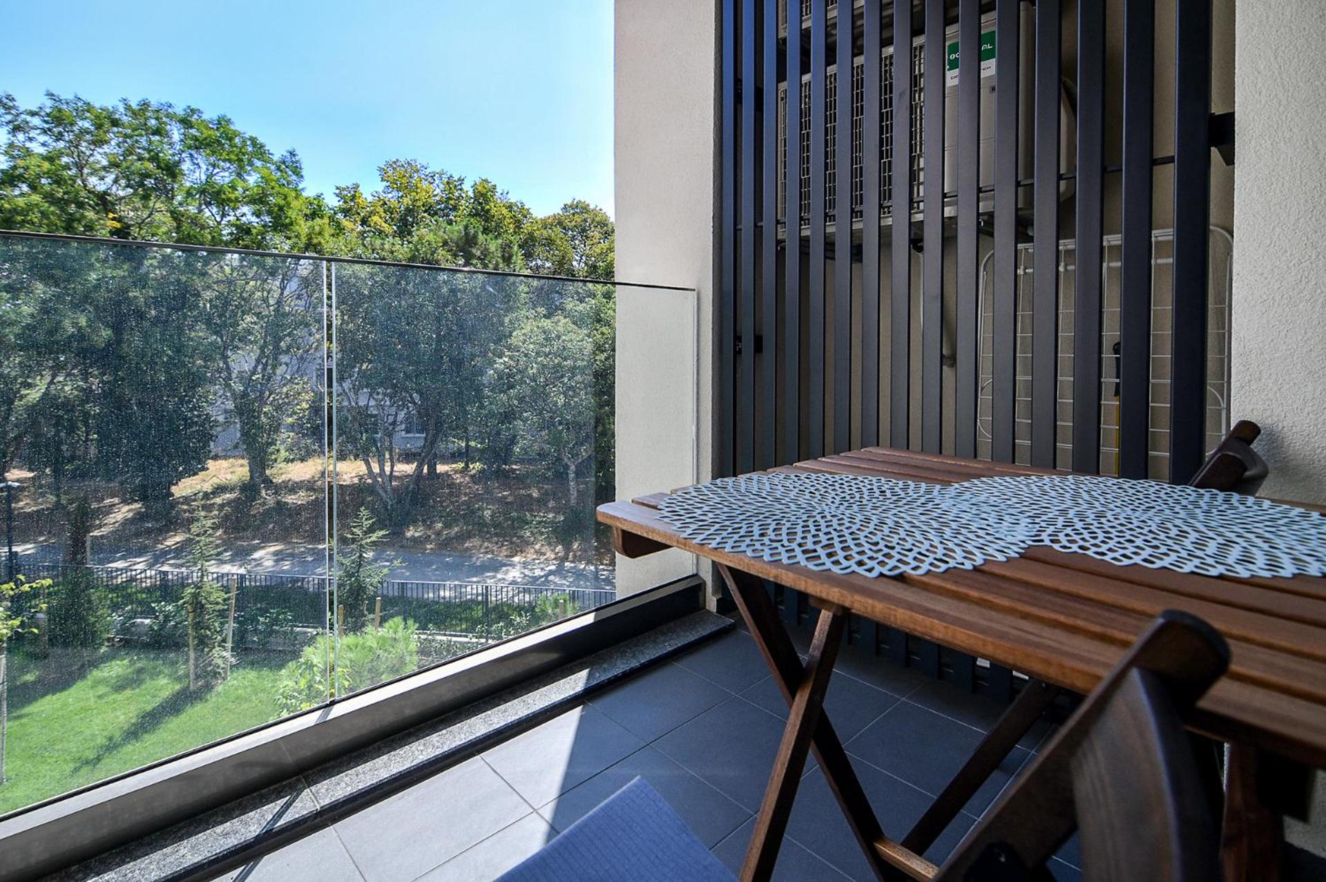 Free parking flats with WIFI and pool