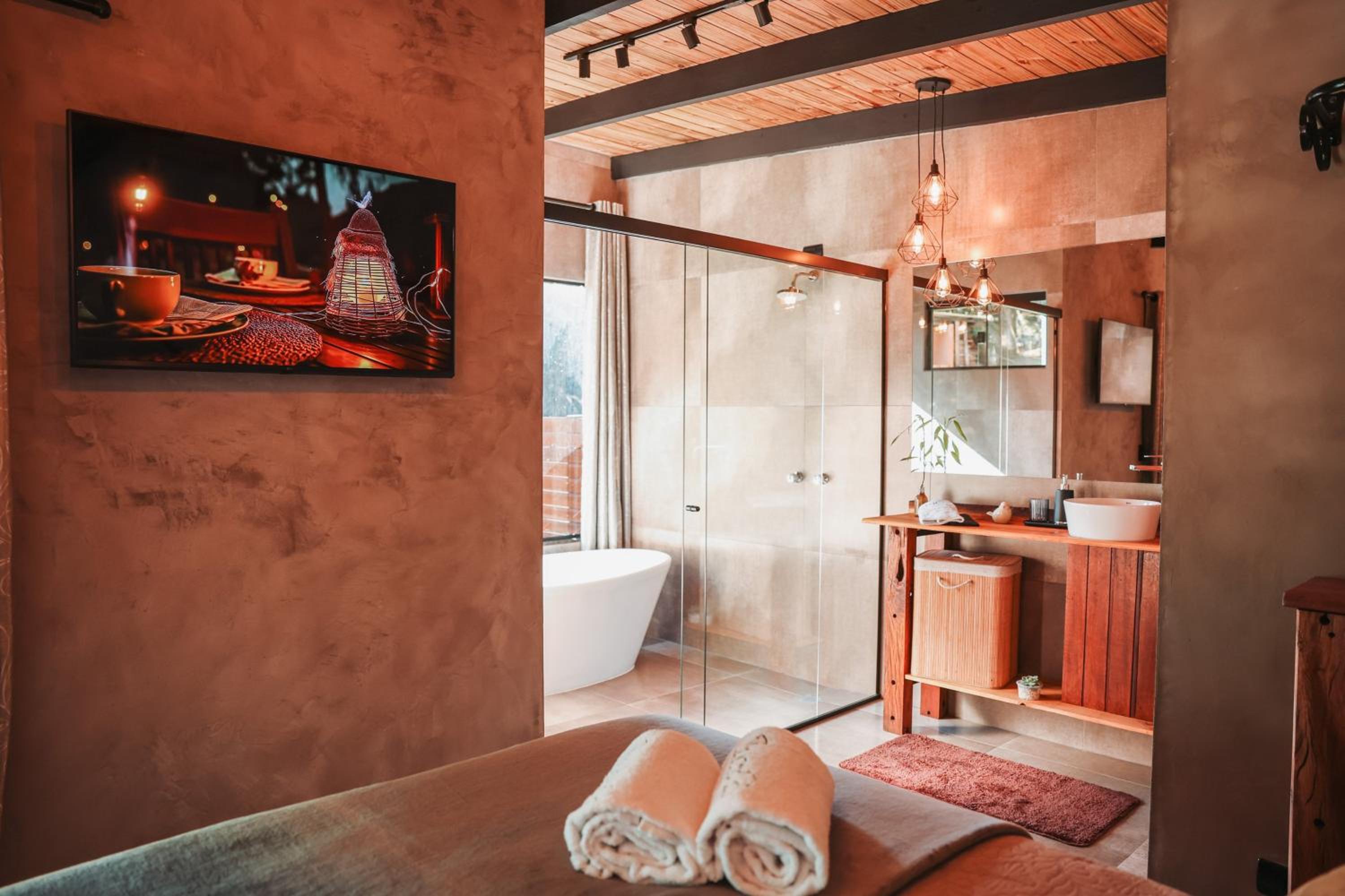 Chalé Romântico em Curitiba, climatizado com banheira - TinyHousePassauna