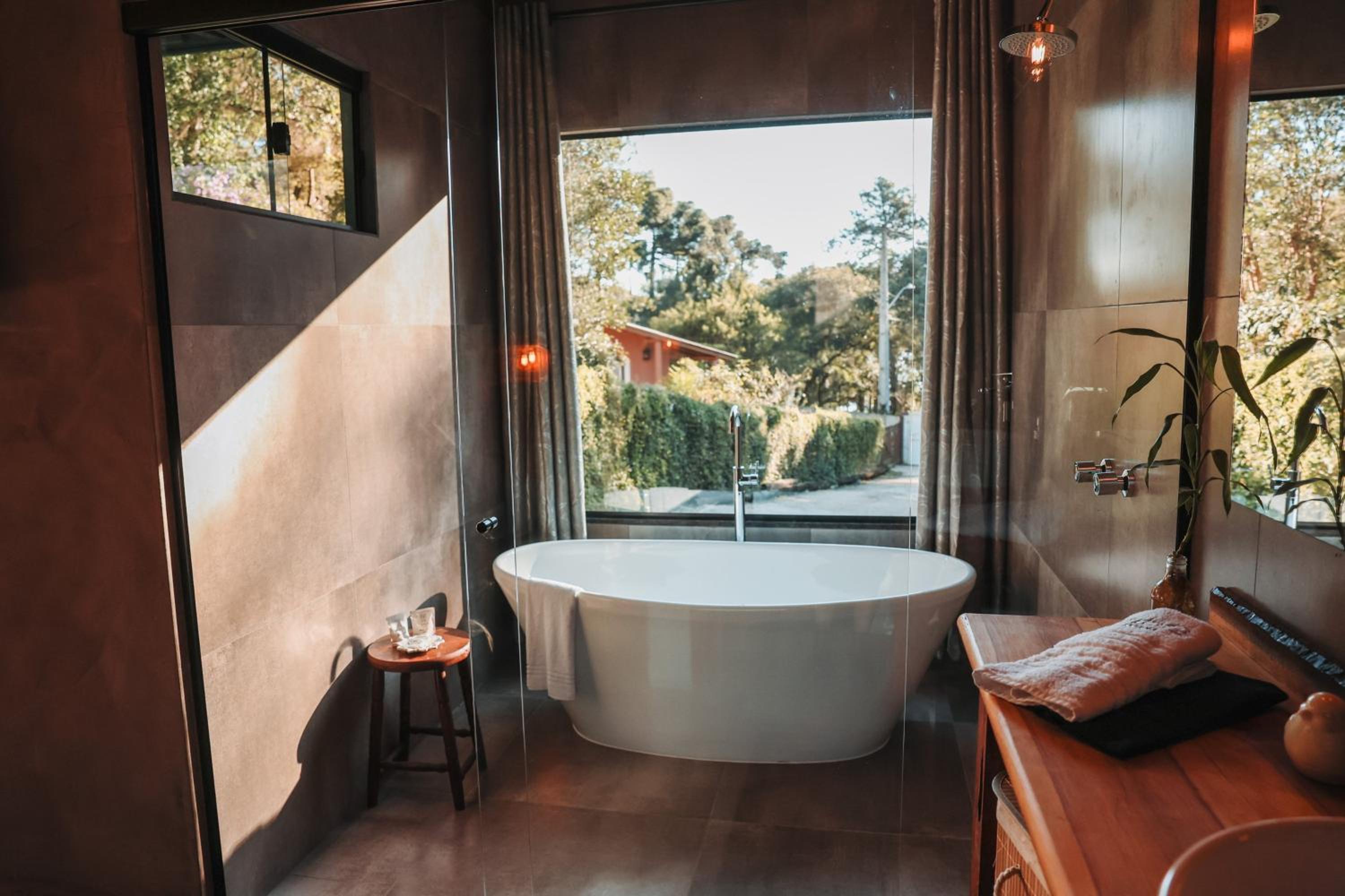 Chalé Romântico em Curitiba, climatizado com banheira - TinyHousePassauna