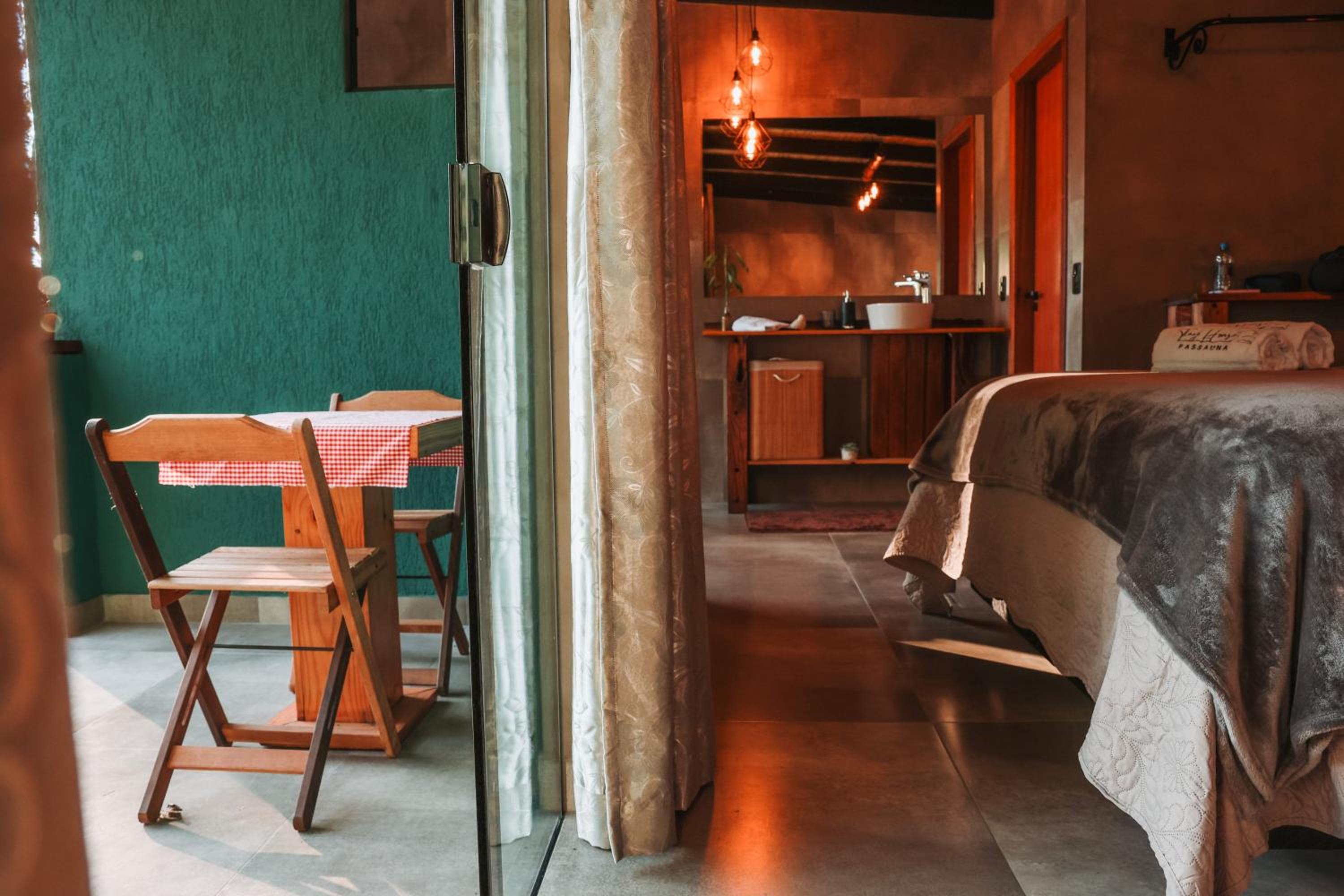 Chalé Romântico em Curitiba, climatizado com banheira - TinyHousePassauna