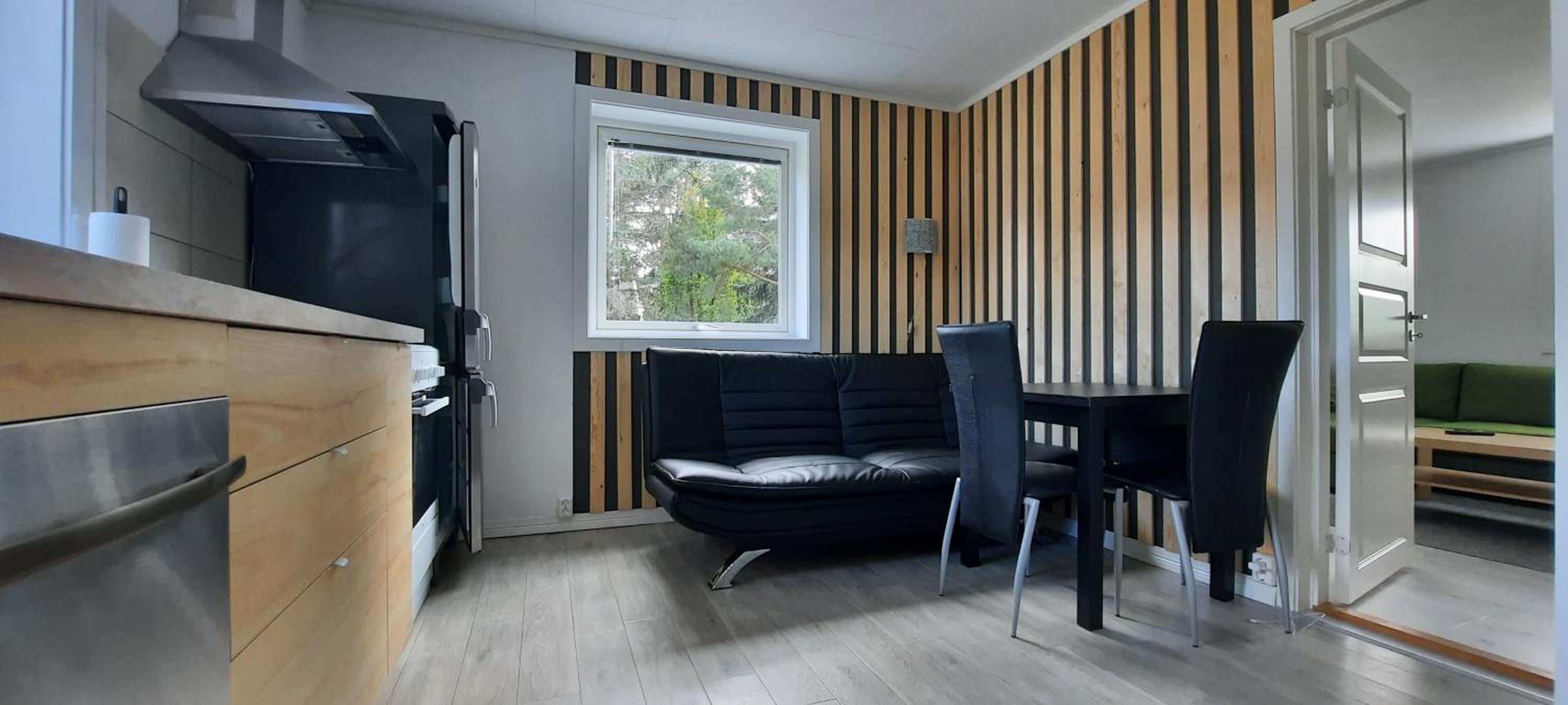 Leilighet i egen bolig nær togstasjonen, 30 min til Oslo og Gardermoen flyplass