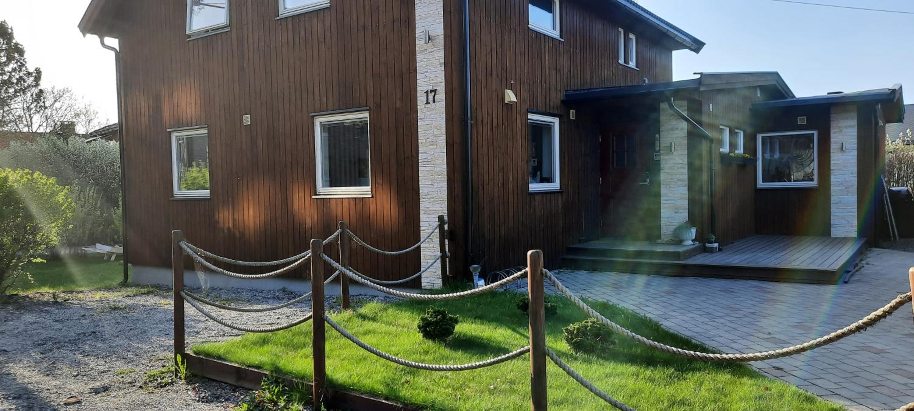 Leilighet i egen bolig nær togstasjonen, 30 min til Oslo og Gardermoen flyplass