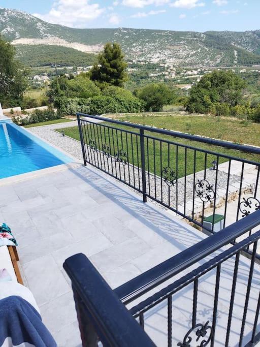 Secluded house - guaranteed privacy - heated pool view 4