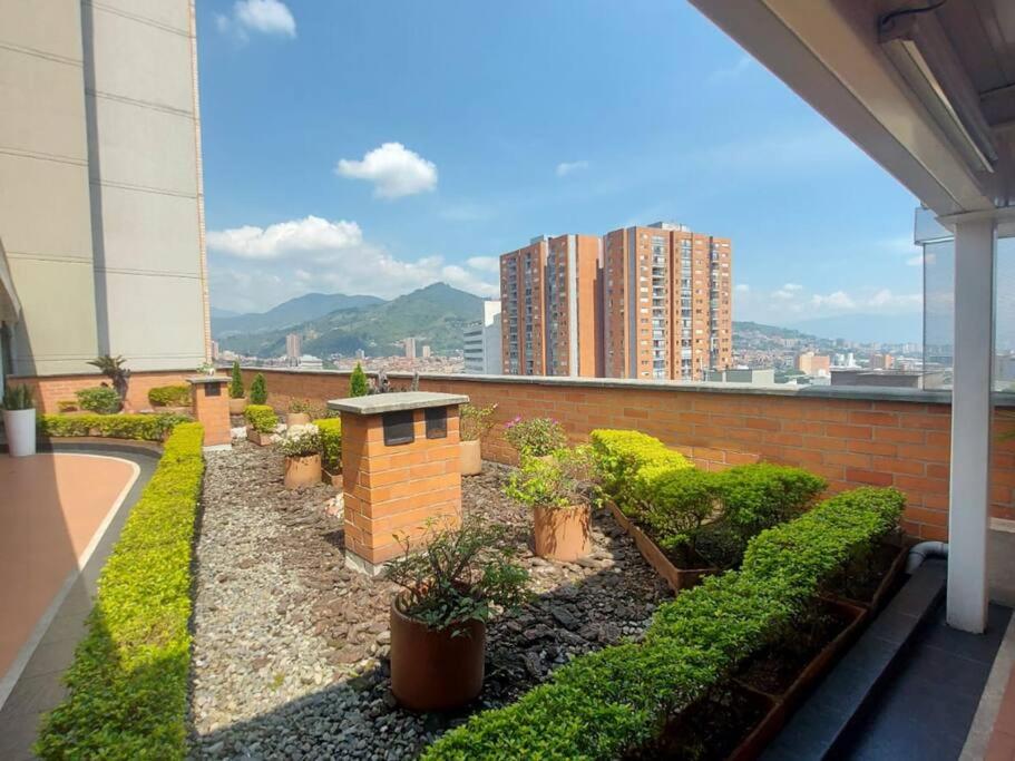 Central Family Home with Air Conditioning