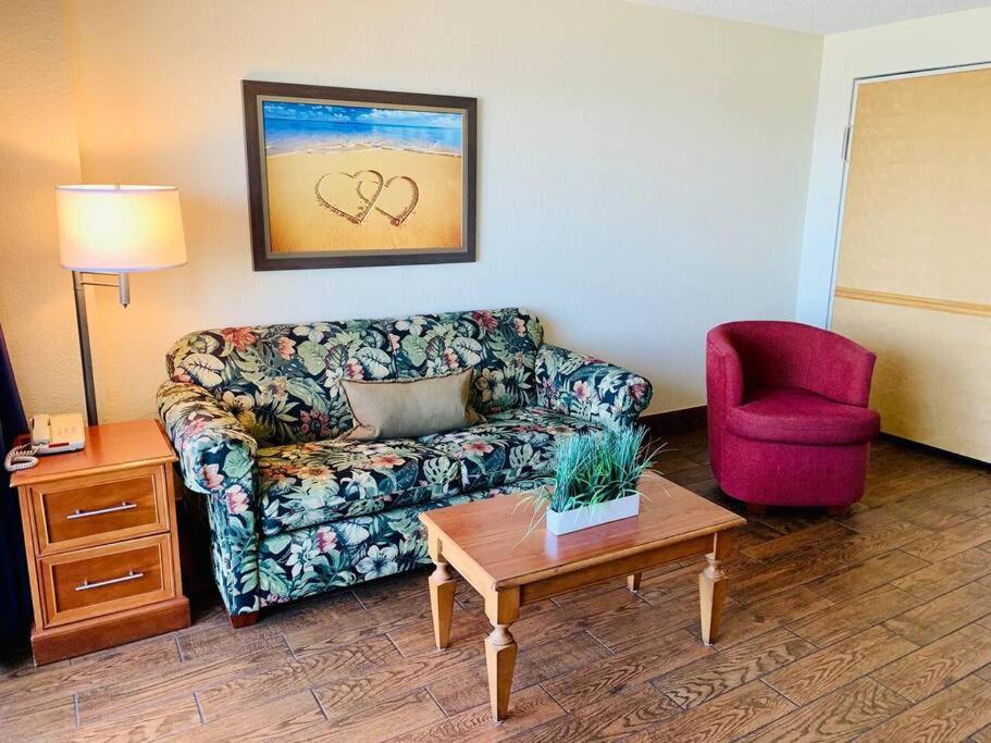 Stunning Oceanfront Suite w Jetted tub! B 733 view 3