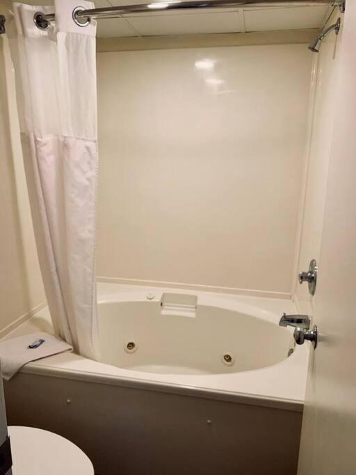 Stunning Oceanfront Suite w Jetted tub! B 733 view 4