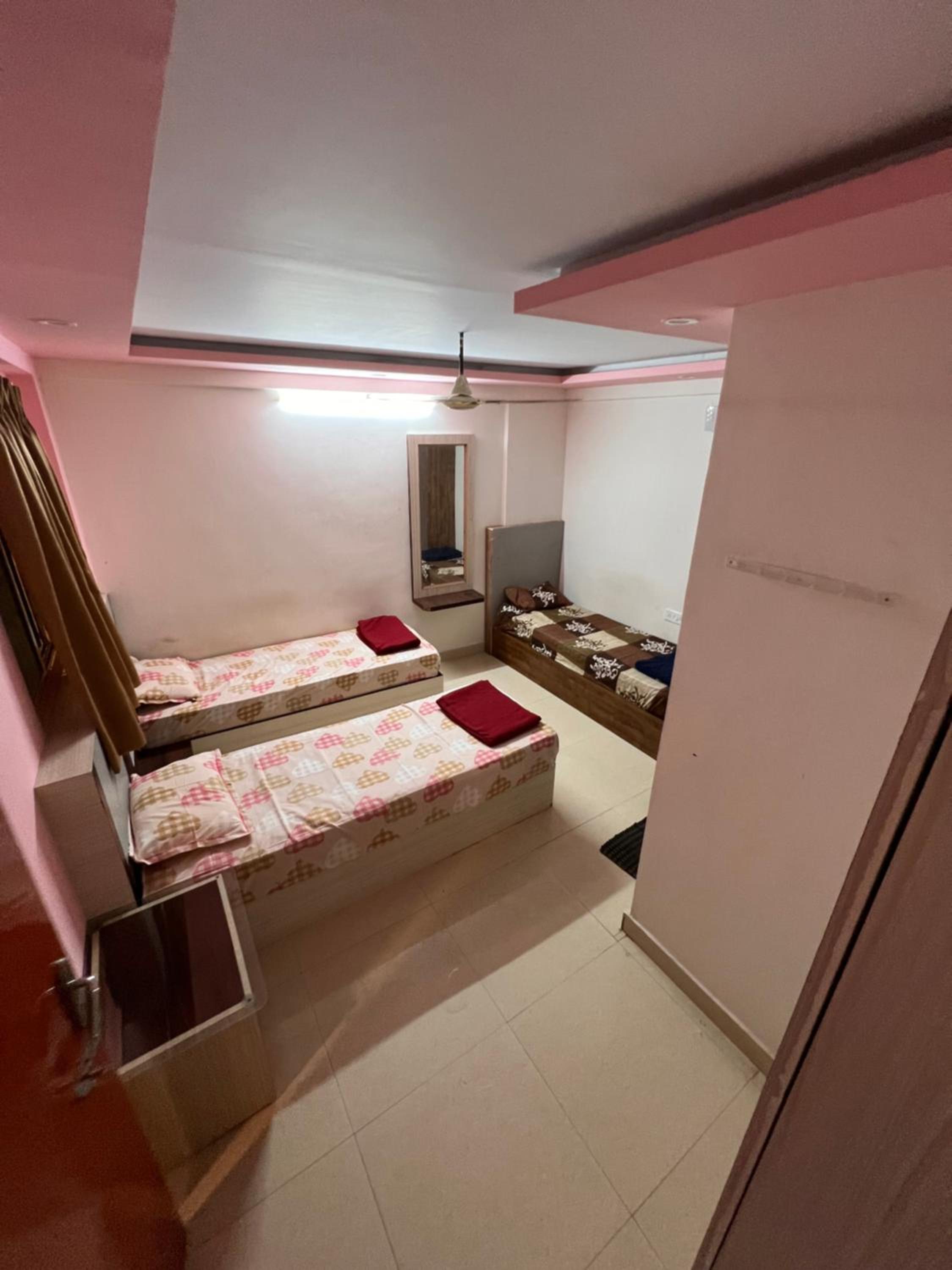 FRIENDS Girl Hostel