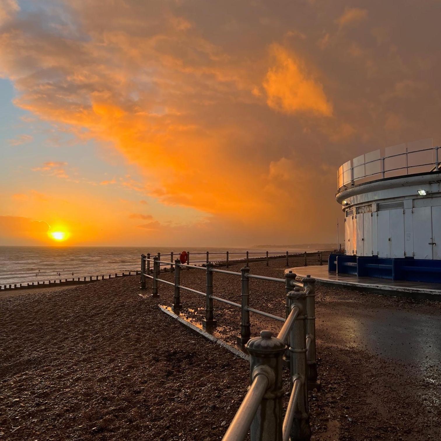The Buttercup - 3 Double Bedrooms - 3 Minutes Walk to Beach