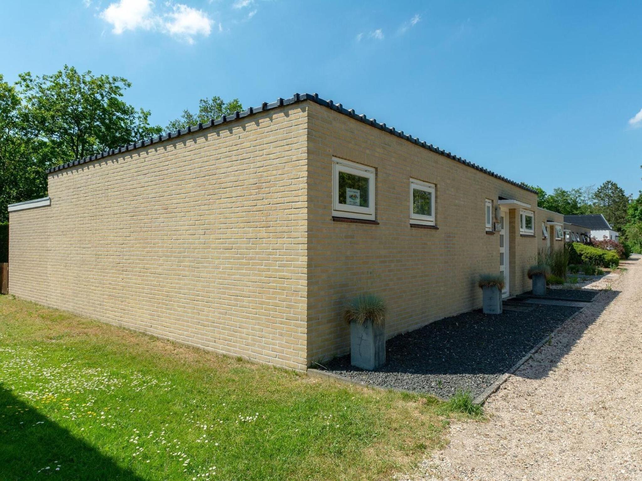 Duinland 245 bungalow for 6 guests near sea