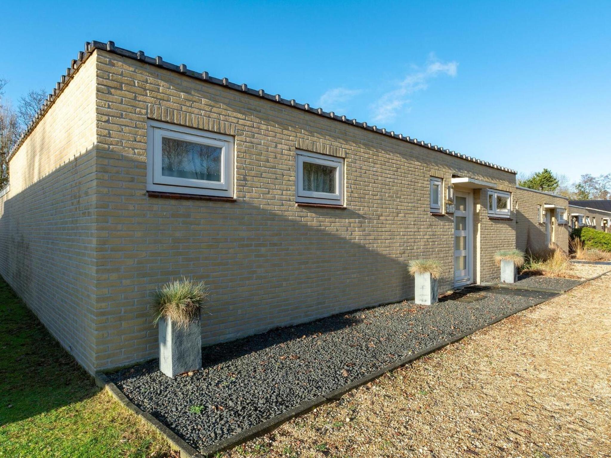Duinland 245 bungalow for 6 guests near sea