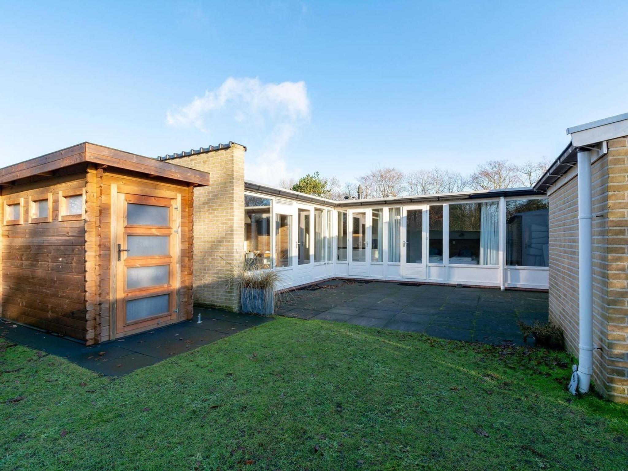 Duinland 245 bungalow for 6 guests near sea