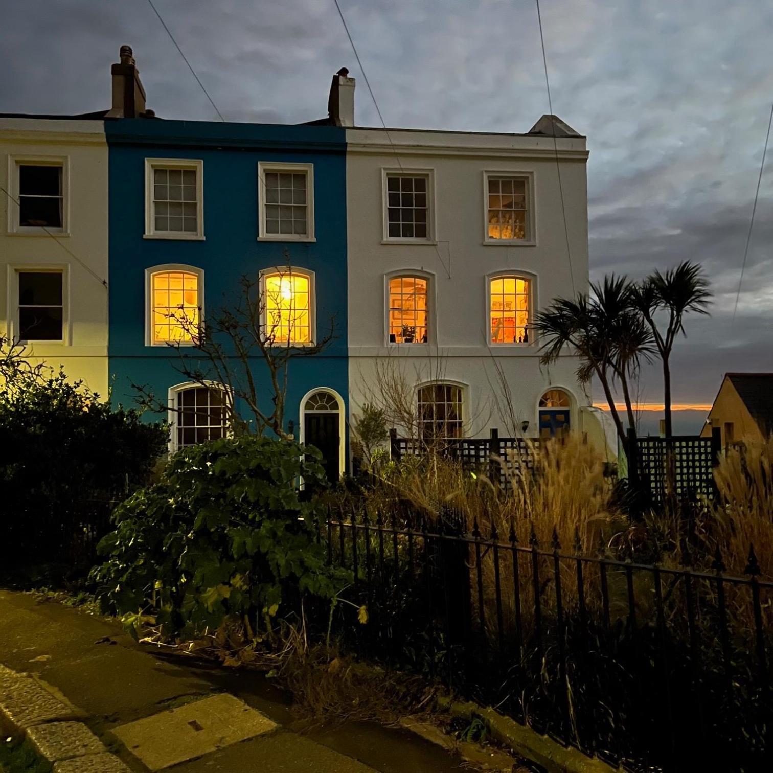 The Buttercup - 3 Double Bedrooms - 3 Minutes Walk to Beach