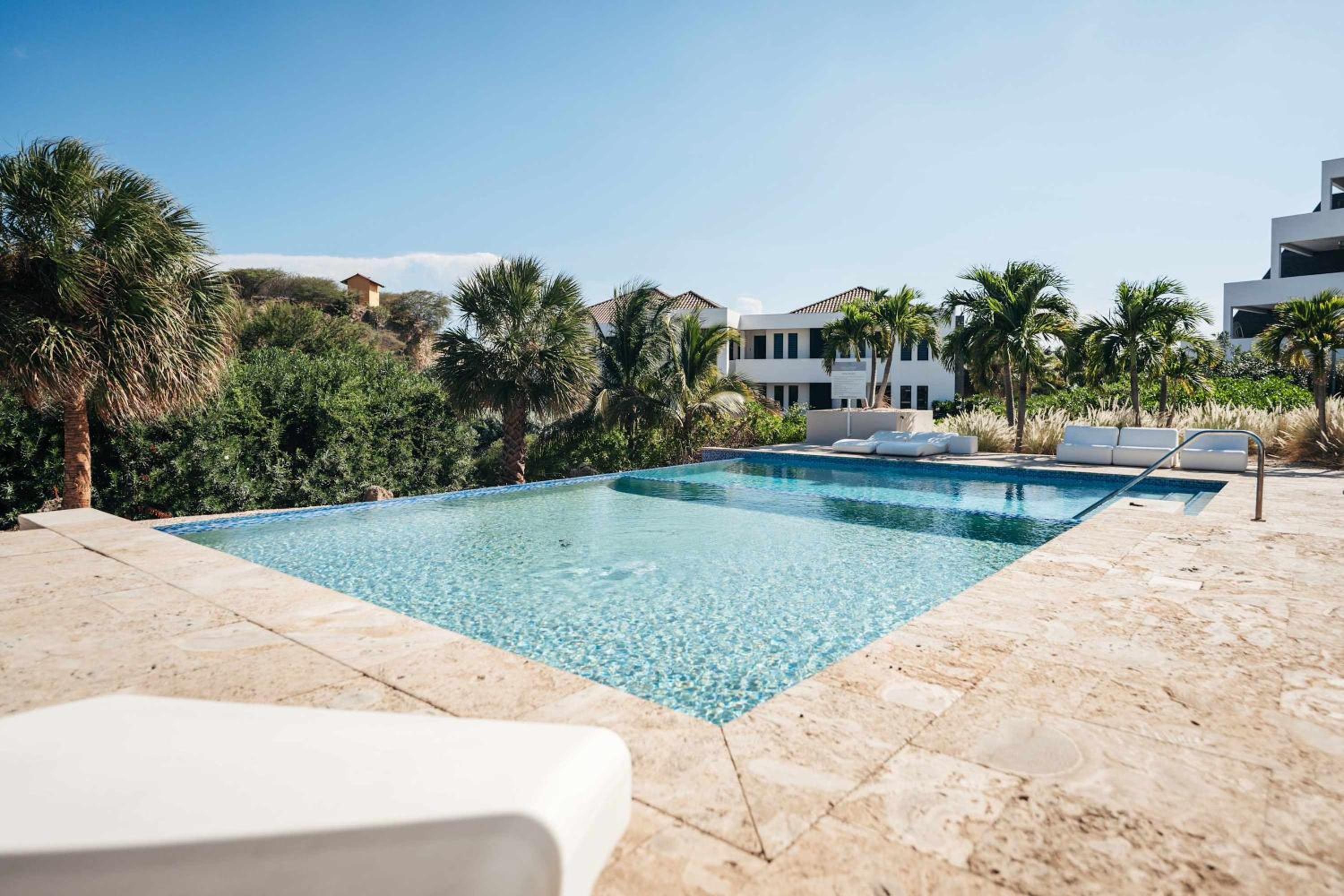 Seabreeze Retreat Stylish Blue Bay Residence