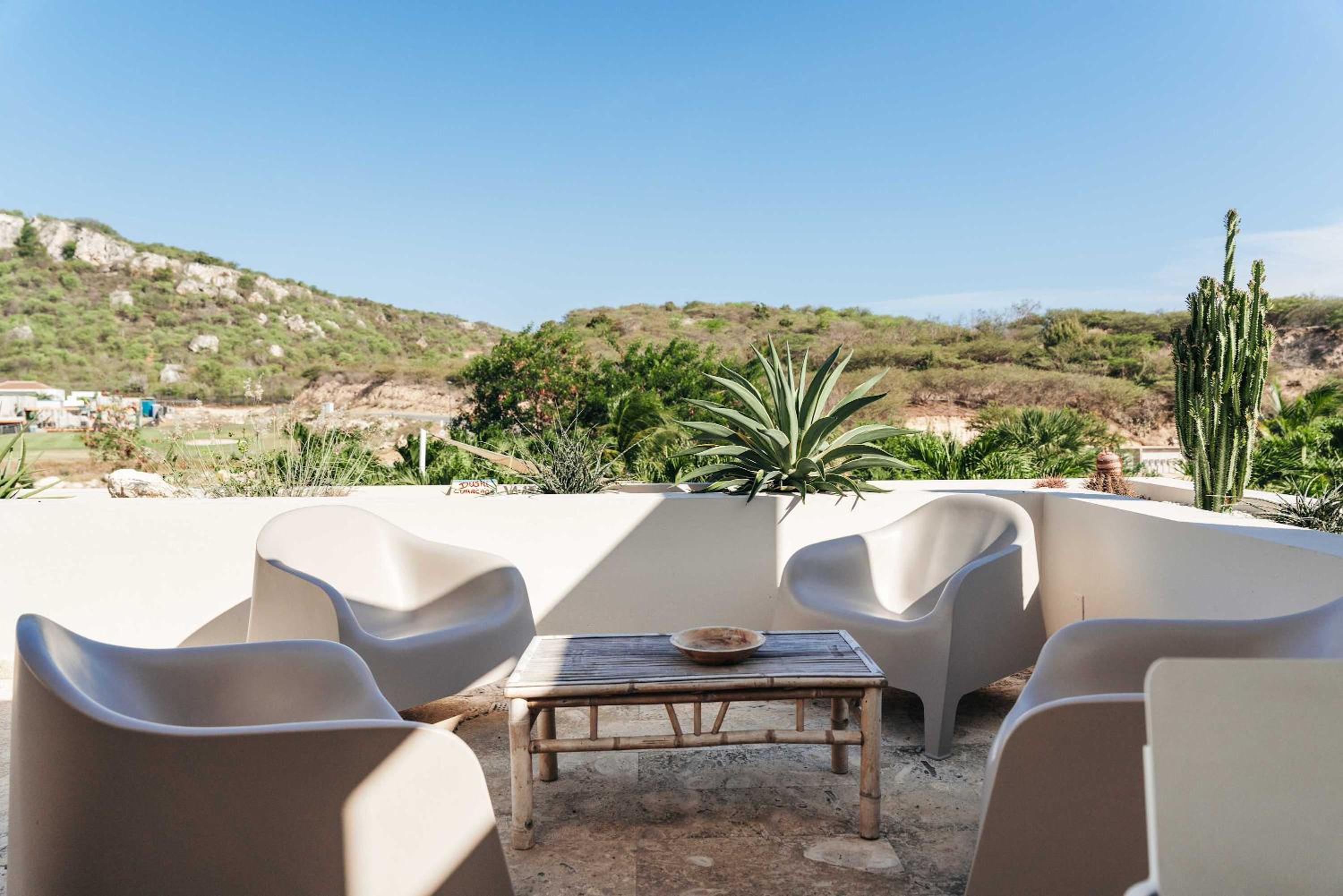 Seabreeze Retreat Stylish Blue Bay Residence