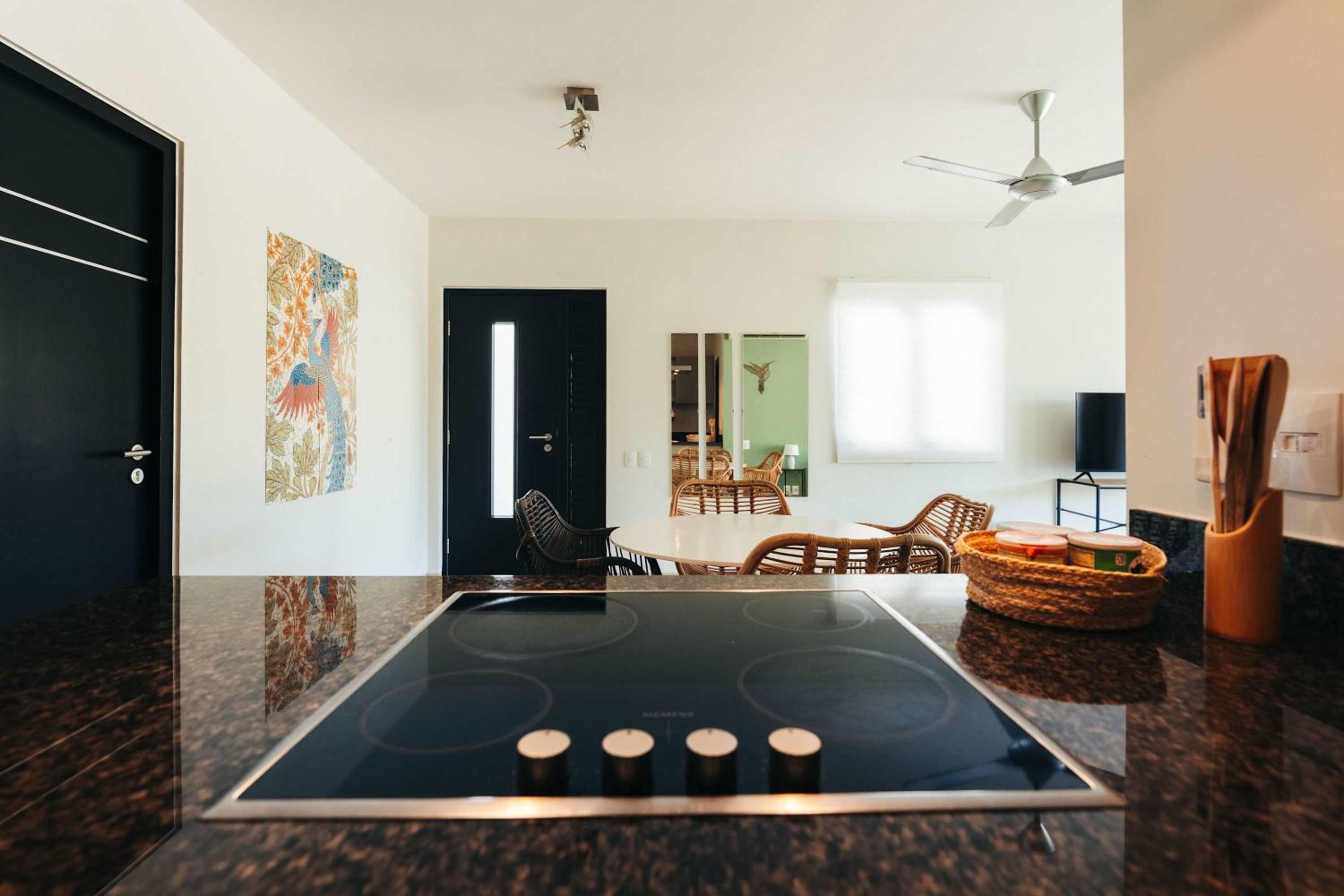 Seabreeze Retreat Stylish Blue Bay Residence