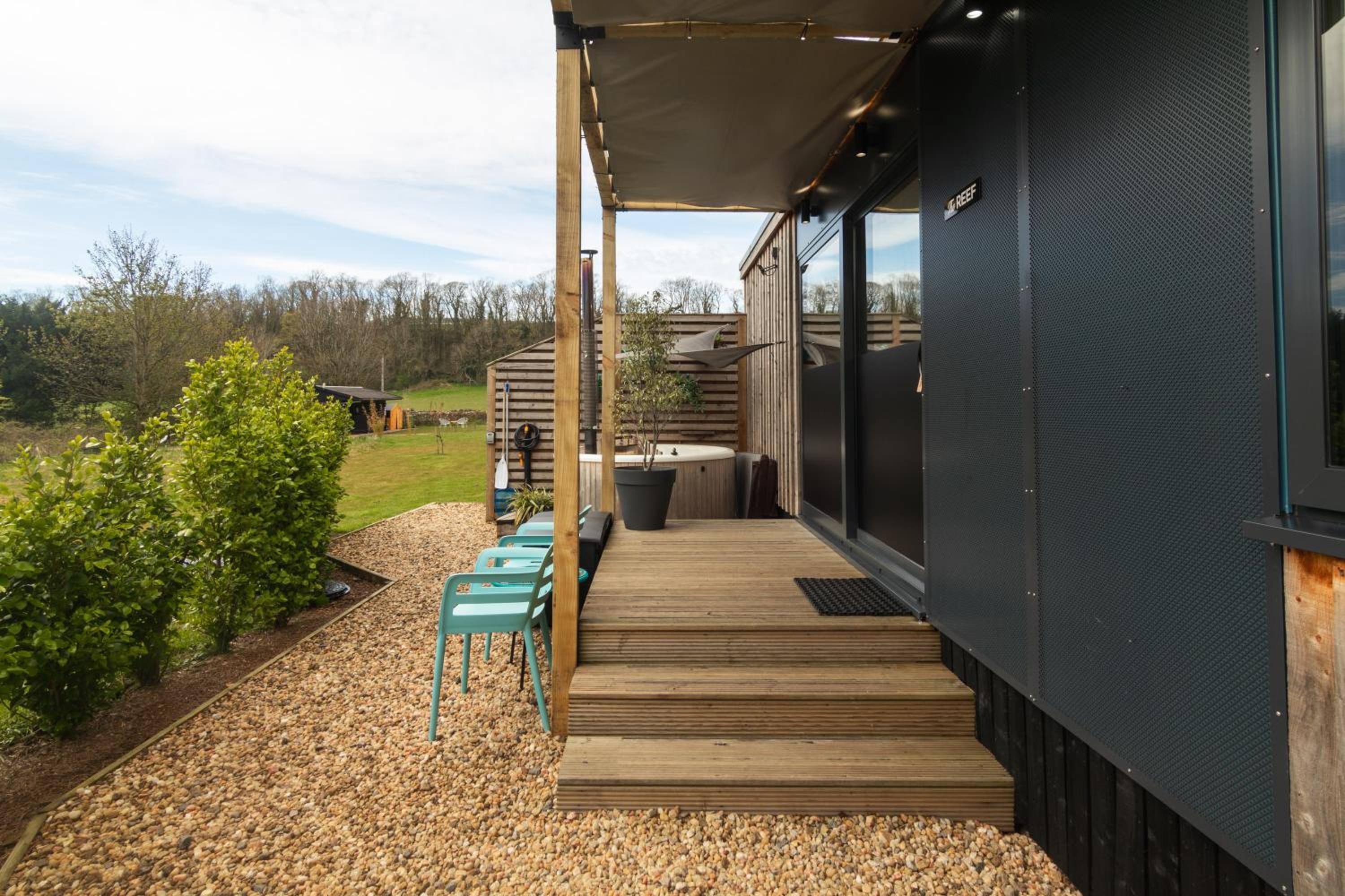 The Reef - Unique Hot Tub Cabin in Millport view 2