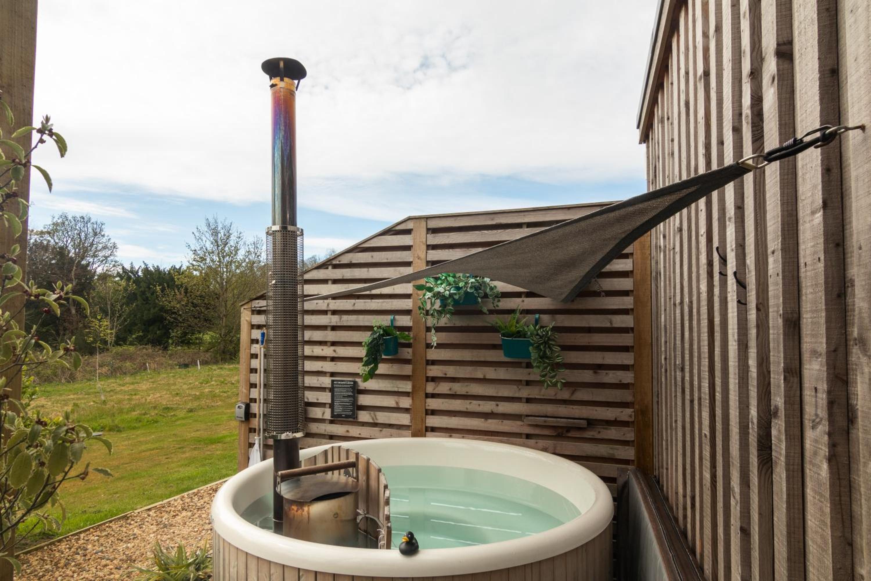 The Reef - Unique Hot Tub Cabin in Millport view 3