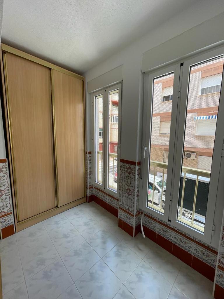 Calle Pedro Lorca Spacious Studio near Del Cura Beach , seafront with many reastoraunts, supermarket Masymas and pharmacy 24h view 5