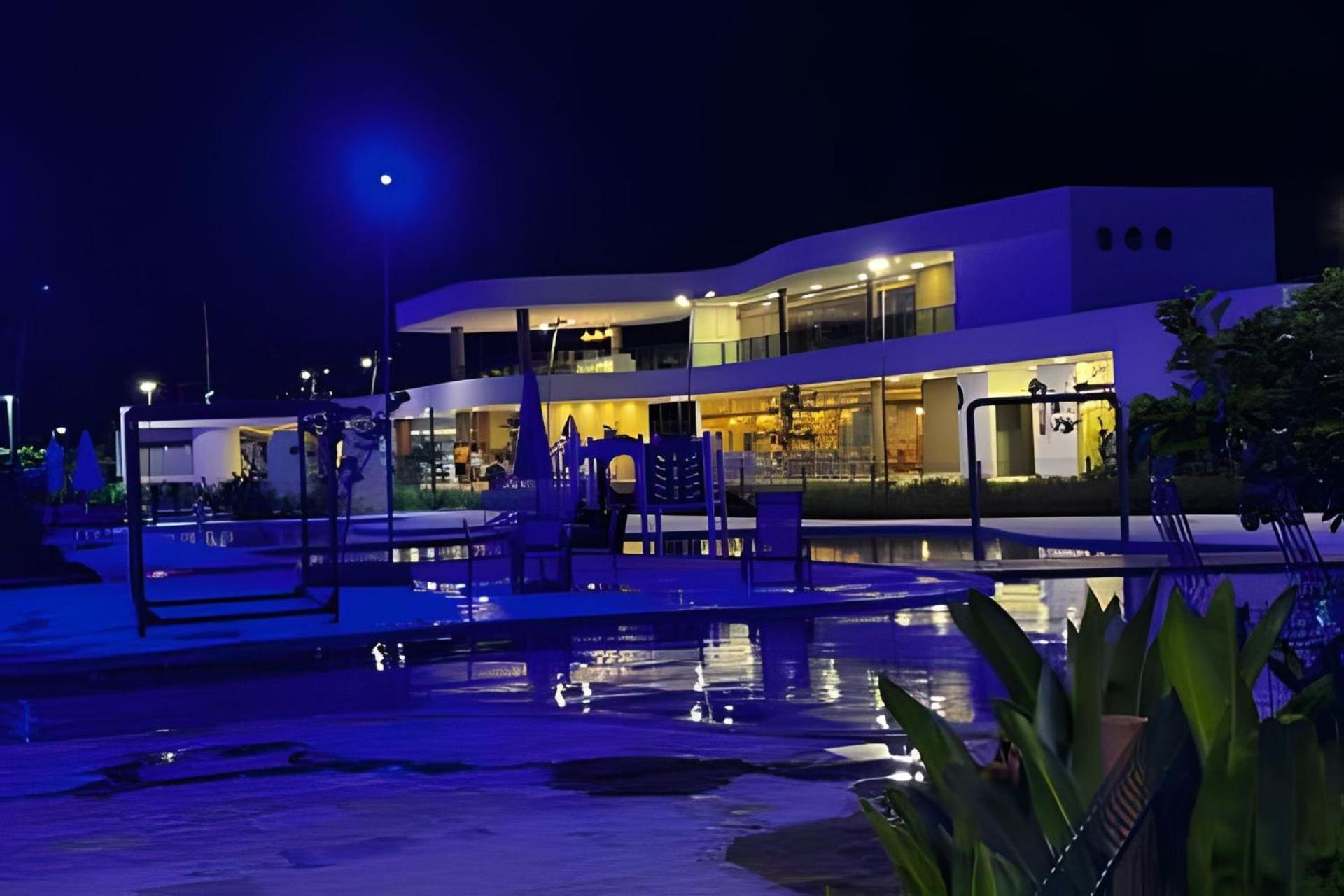 Makia Beach Experience