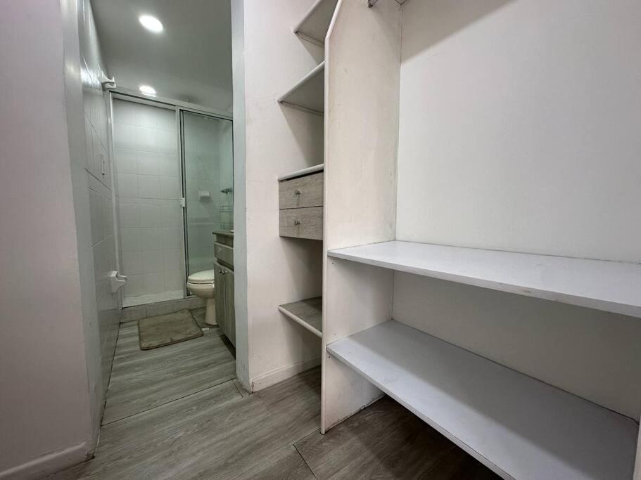 Cozy Studio Apartment in Poblado with Jacuzzi