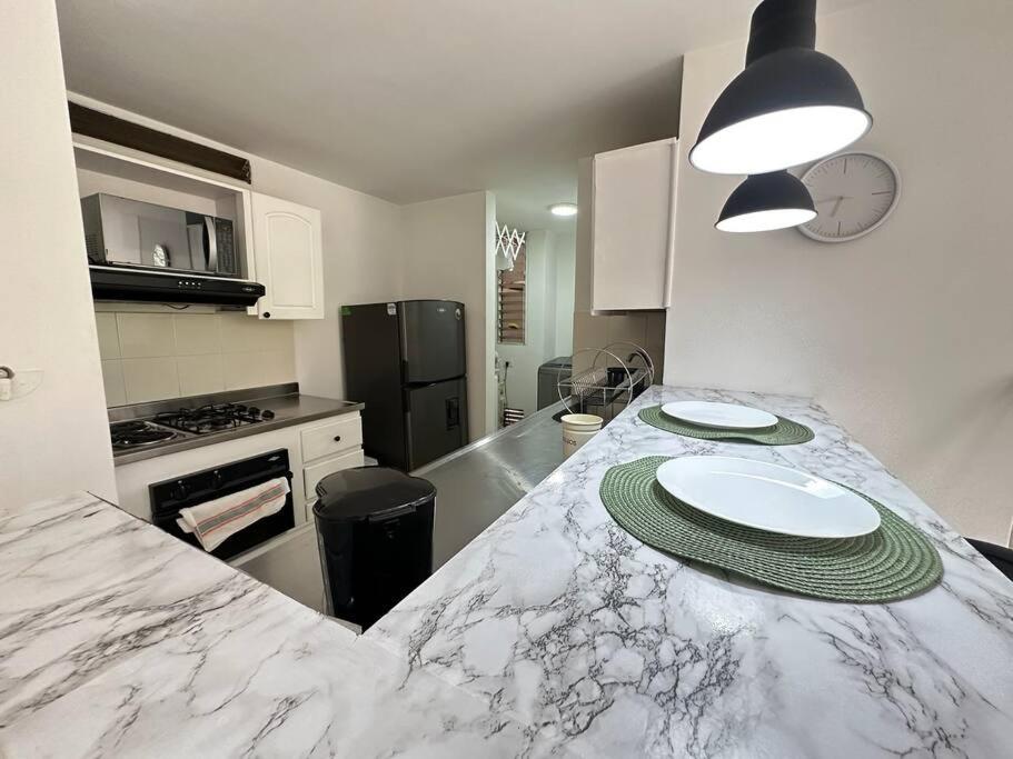 Cozy Studio Apartment in Poblado with Jacuzzi