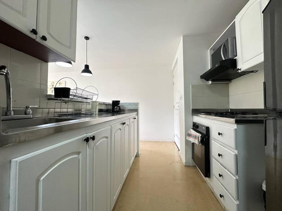 Cozy Studio Apartment in Poblado with Jacuzzi