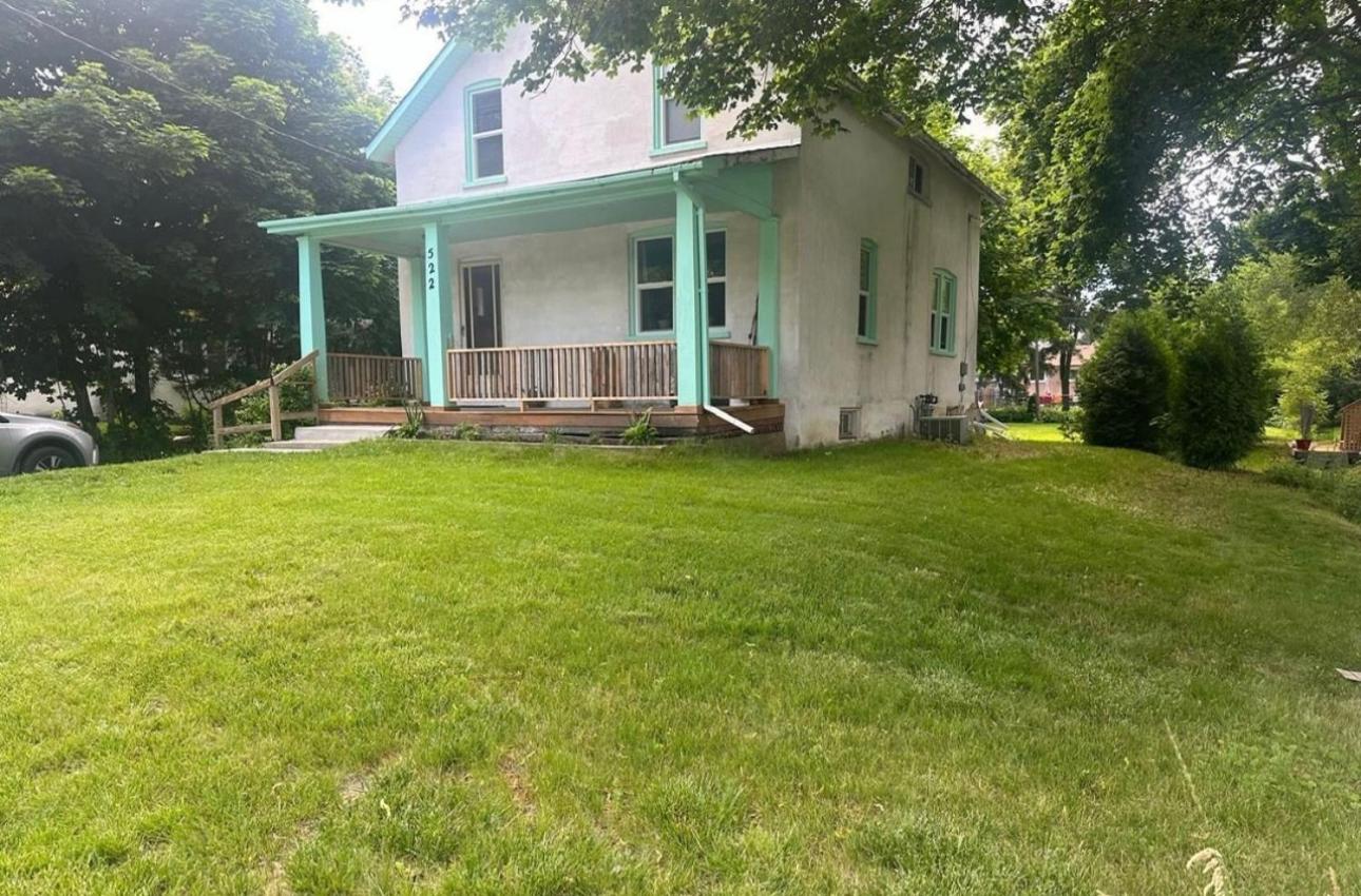 Ajax Beautiful Cozy Room- 10 mins to Go Station, Water Front Park, Plaza