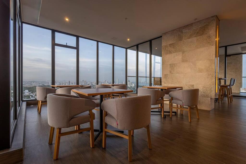 Beachfront Condo 1605 Murano Centro 1, Near Walled City Airport Pick Up