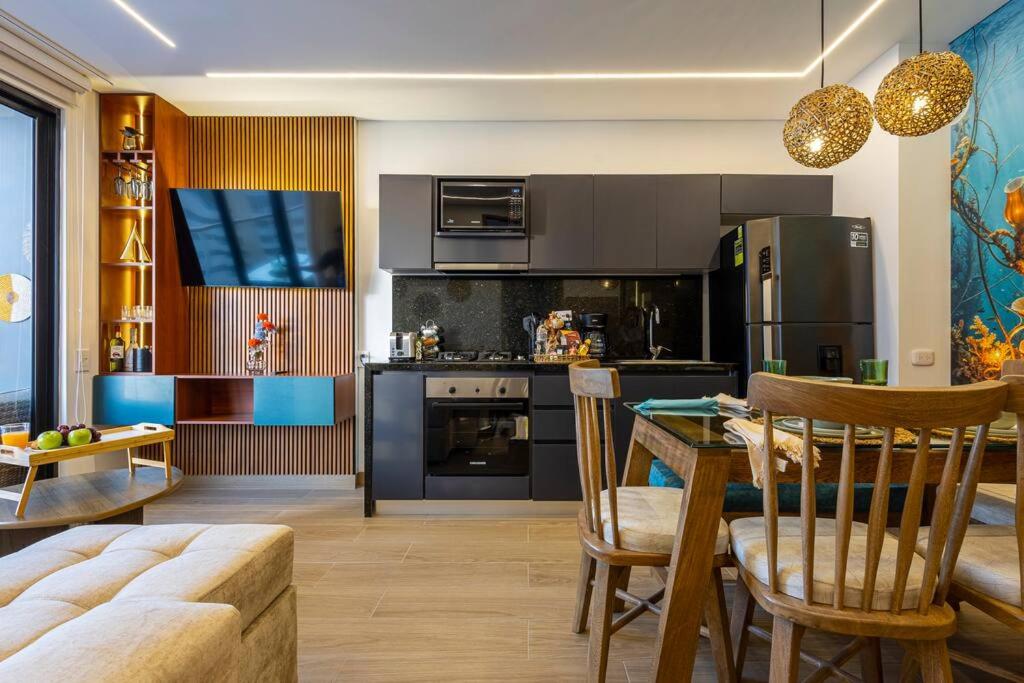 Beachfront Condo 1605 Murano Centro 1, Near Walled City Airport Pick Up