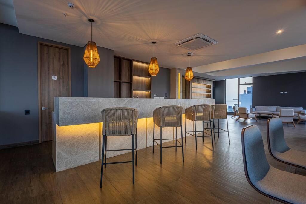 Beachfront Condo 1605 Murano Centro 1, Near Walled City Airport Pick Up