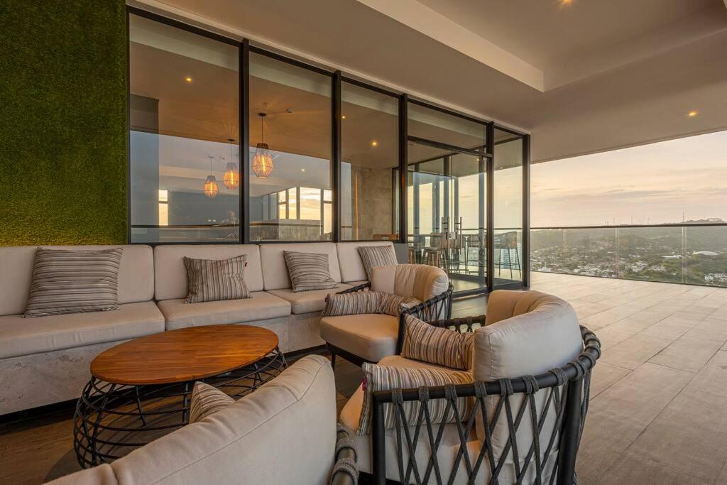 Beachfront Condo 1605 Murano Centro 1, Near Walled City Airport Pick Up