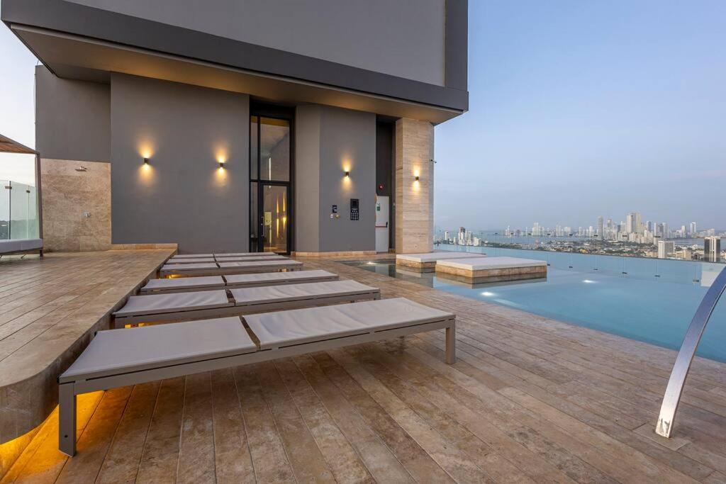 Beachfront Condo 1605 Murano Centro 1, Near Walled City Airport Pick Up