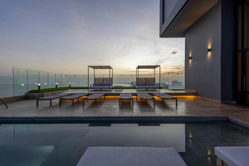 Beachfront Condo 1605 Murano Centro 1, Near Walled City Airport Pick Up
