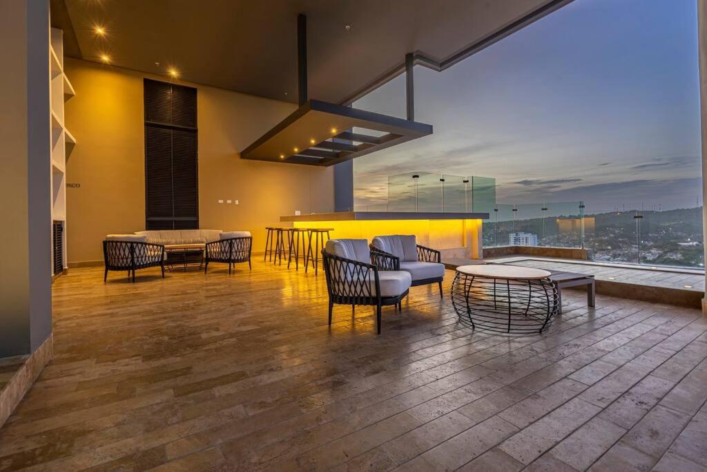 Beachfront Condo 1605 Murano Centro 1, Near Walled City Airport Pick Up
