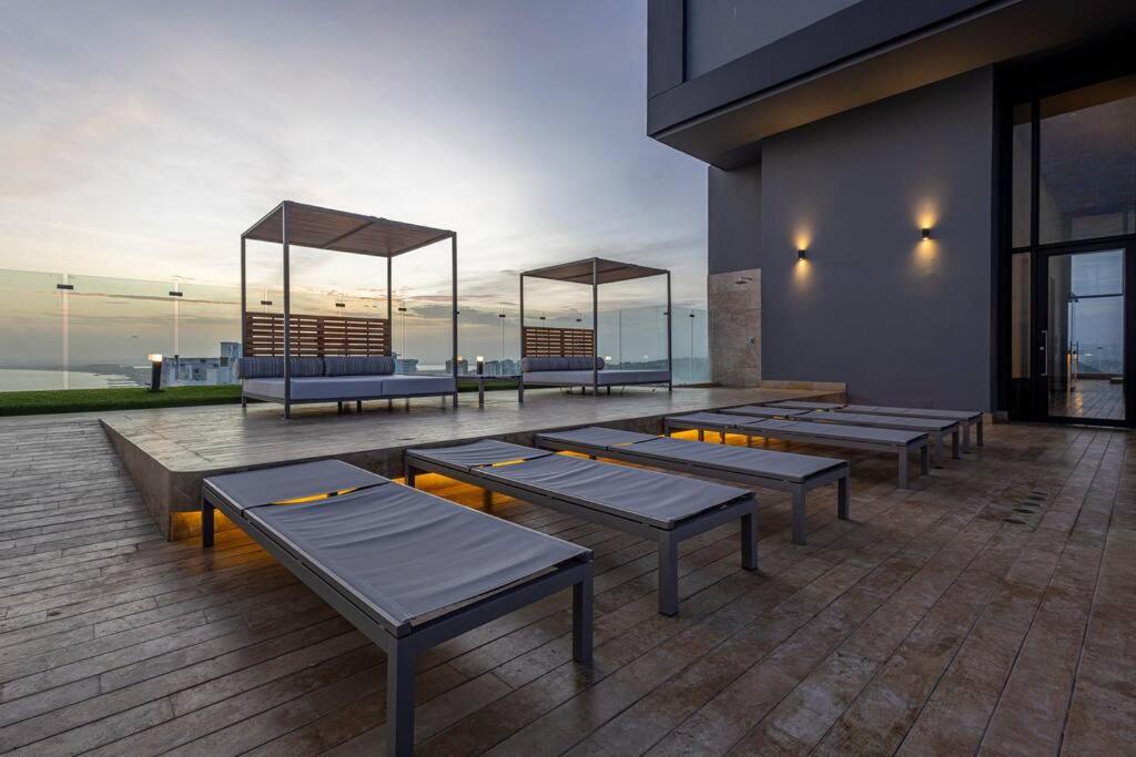 Beachfront Condo 1605 Murano Centro 1, Near Walled City Airport Pick Up