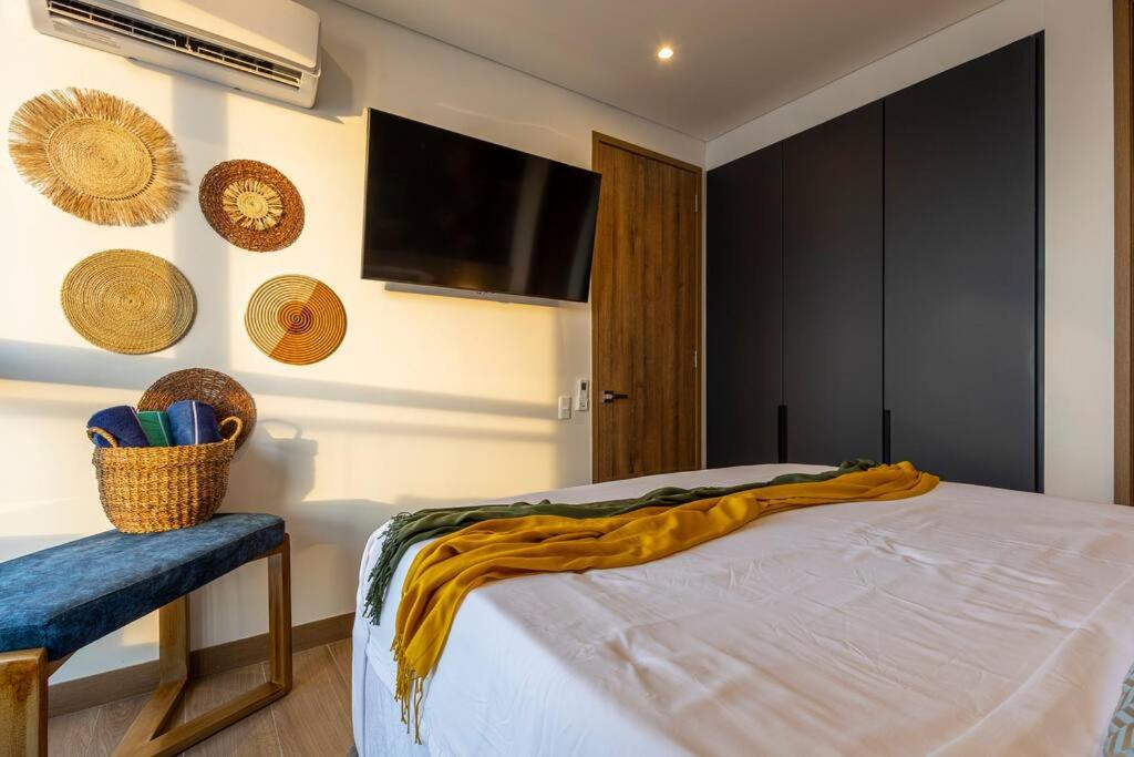 Beachfront Condo 1605 Murano Centro 1, Near Walled City Airport Pick Up