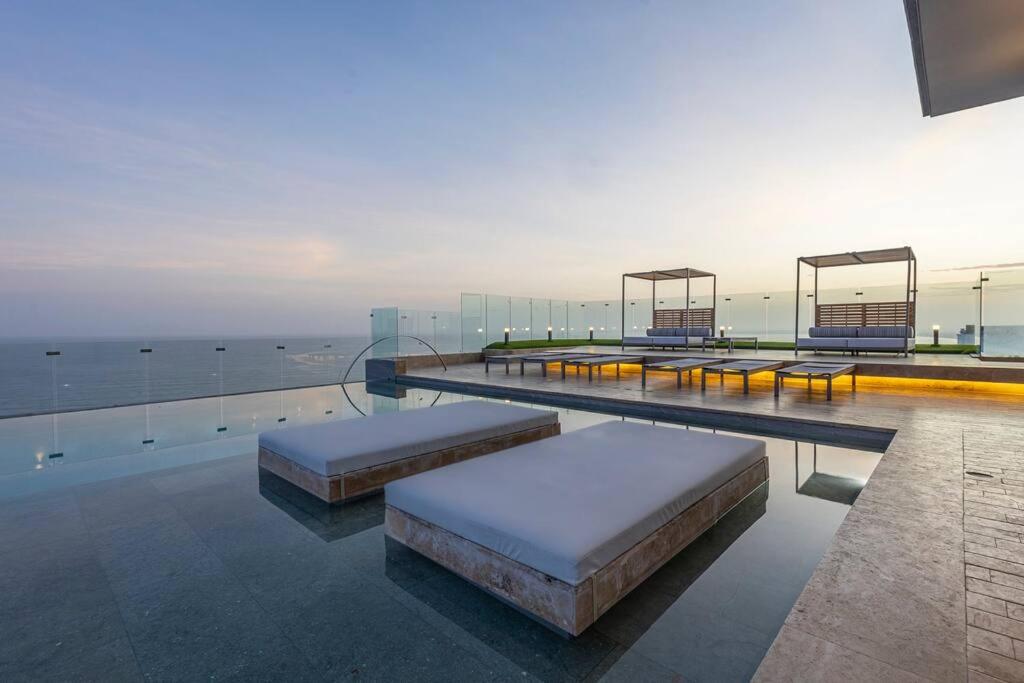 Beachfront Condo 1605 Murano Centro 1, Near Walled City Airport Pick Up