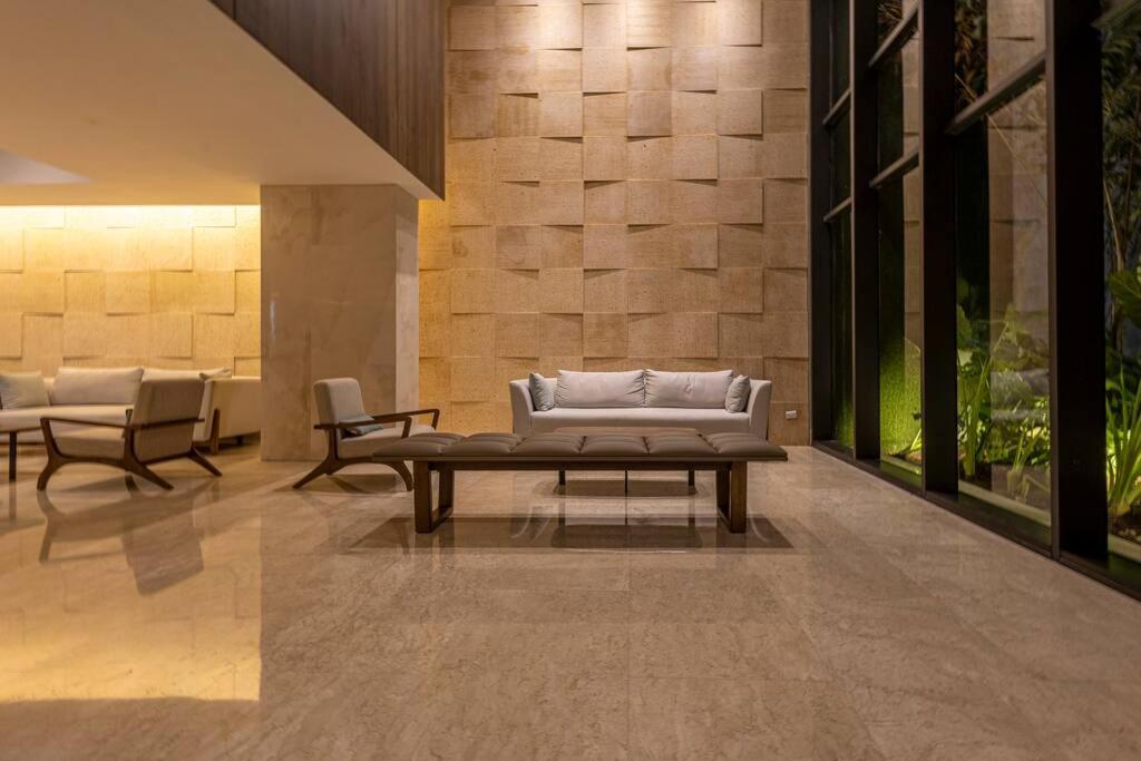 Beachfront Condo 1605 Murano Centro 1, Near Walled City Airport Pick Up