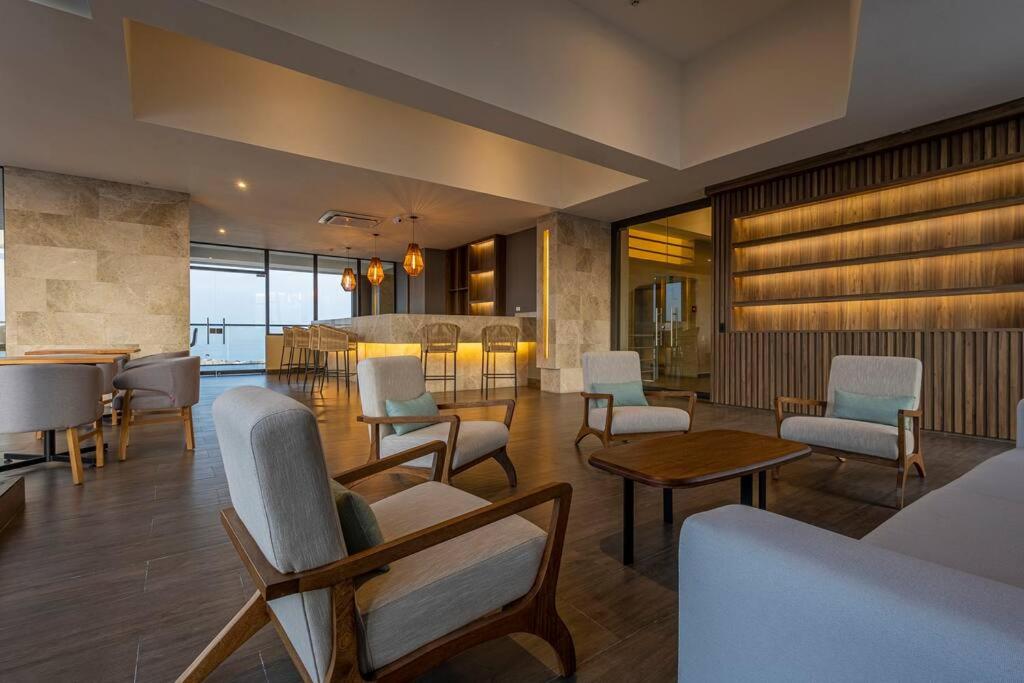 Beachfront Condo 1605 Murano Centro 1, Near Walled City Airport Pick Up