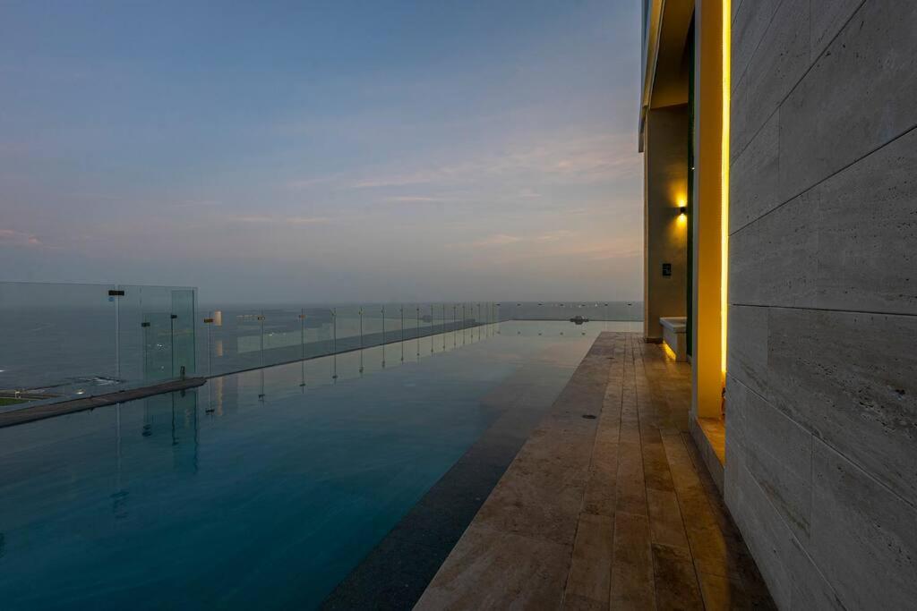 Beachfront Condo 1605 Murano Centro 1, Near Walled City Airport Pick Up