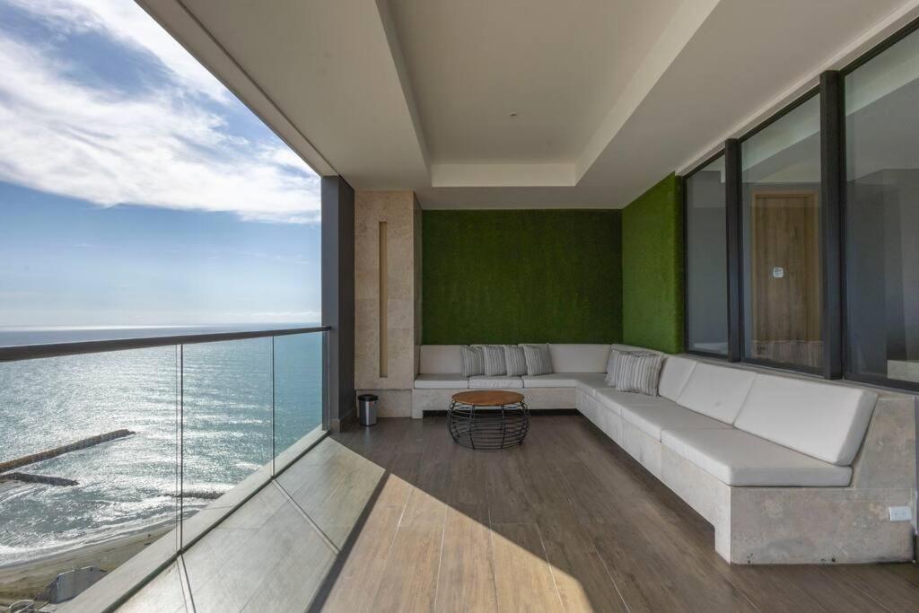 Beachfront Condo 1605 Murano Centro 1, Near Walled City Airport Pick Up