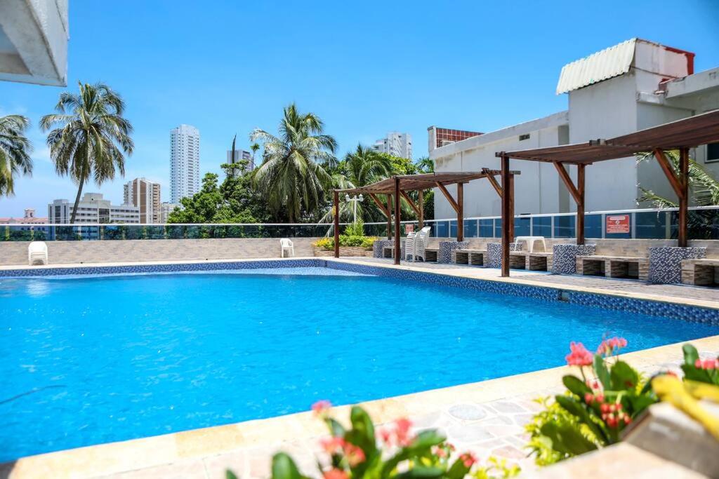 Moderno hospedaje privado con piscina