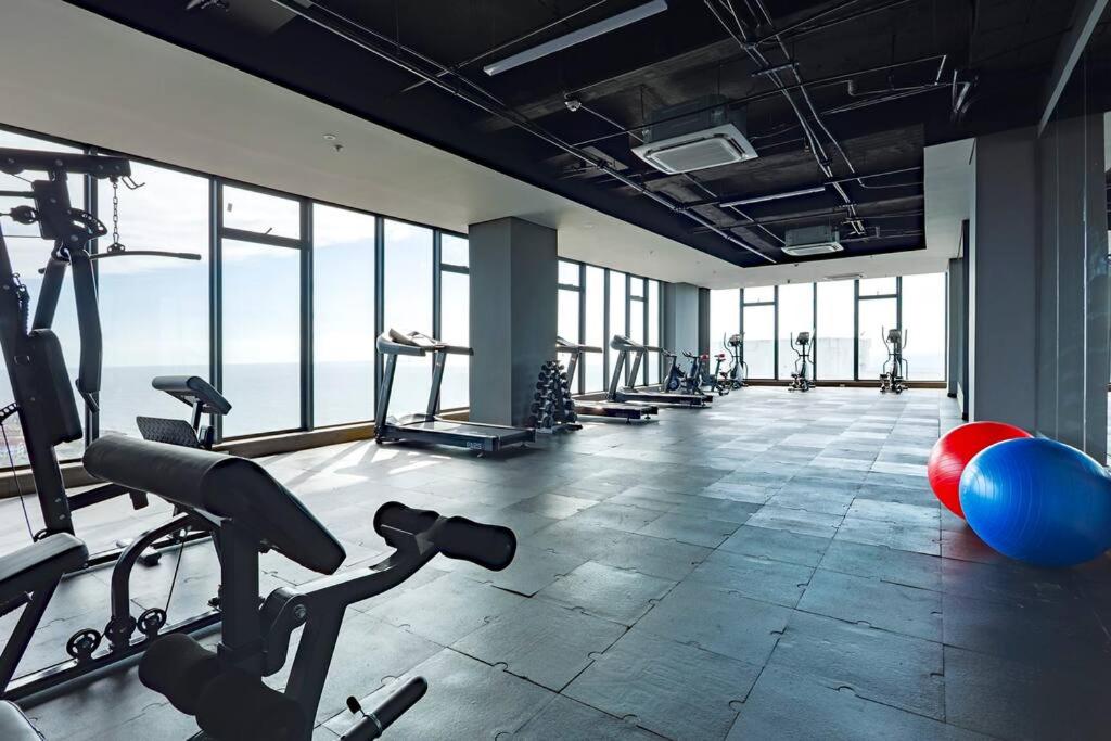 Beachfront Condo 1605 Murano Centro 1, Near Walled City Airport Pick Up