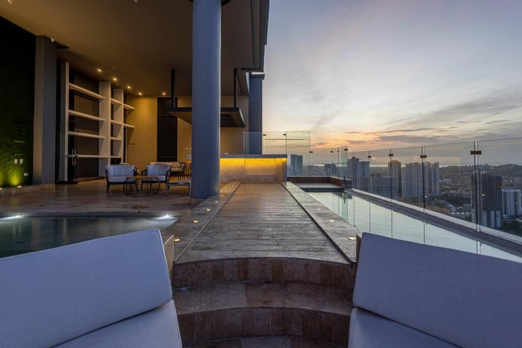 Beachfront Condo 1605 Murano Centro 1, Near Walled City Airport Pick Up