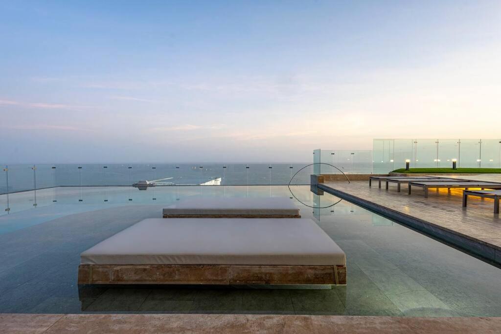 Beachfront Condo 1605 Murano Centro 1, Near Walled City Airport Pick Up