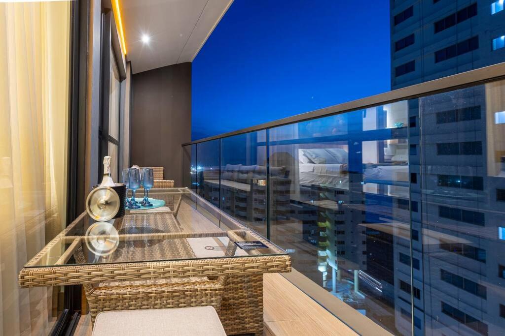 Beachfront Condo 1605 Murano Centro 1, Near Walled City Airport Pick Up