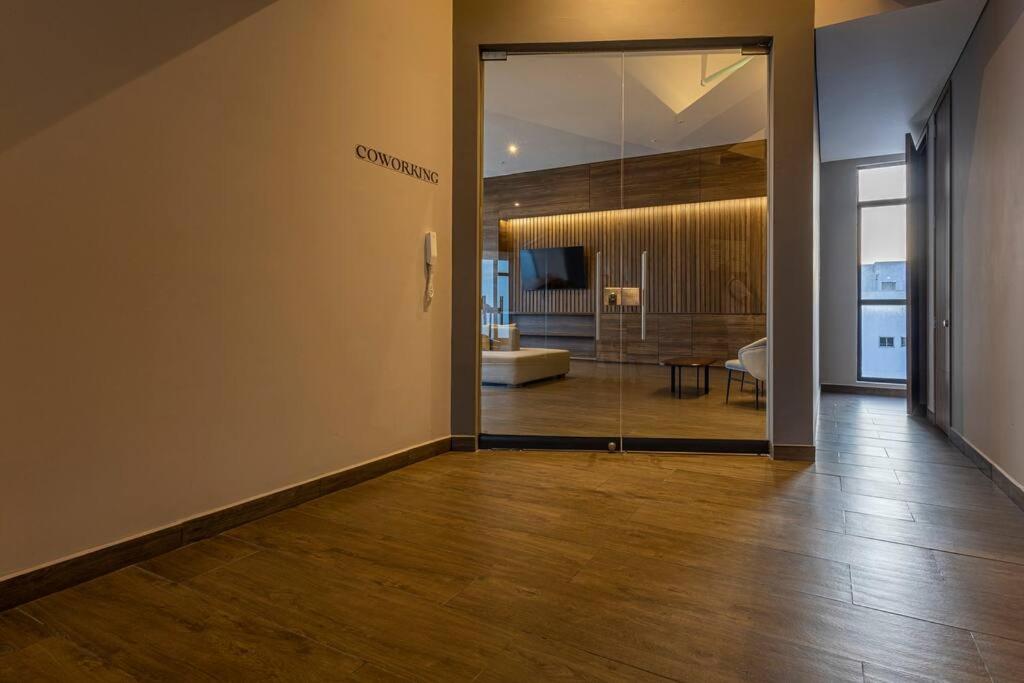 Beachfront Condo 1605 Murano Centro 1, Near Walled City Airport Pick Up