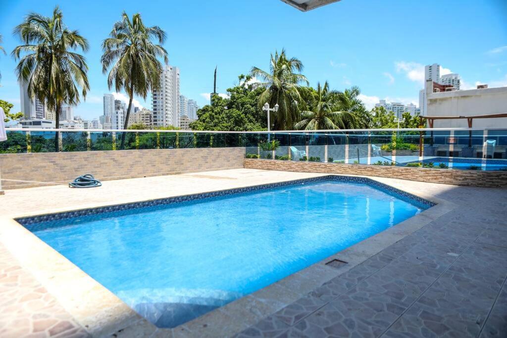 Moderno hospedaje privado con piscina