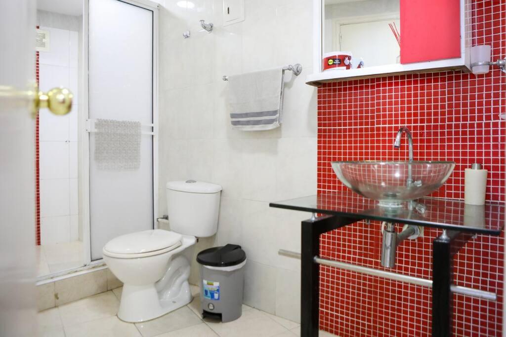 Moderno hospedaje privado con piscina
