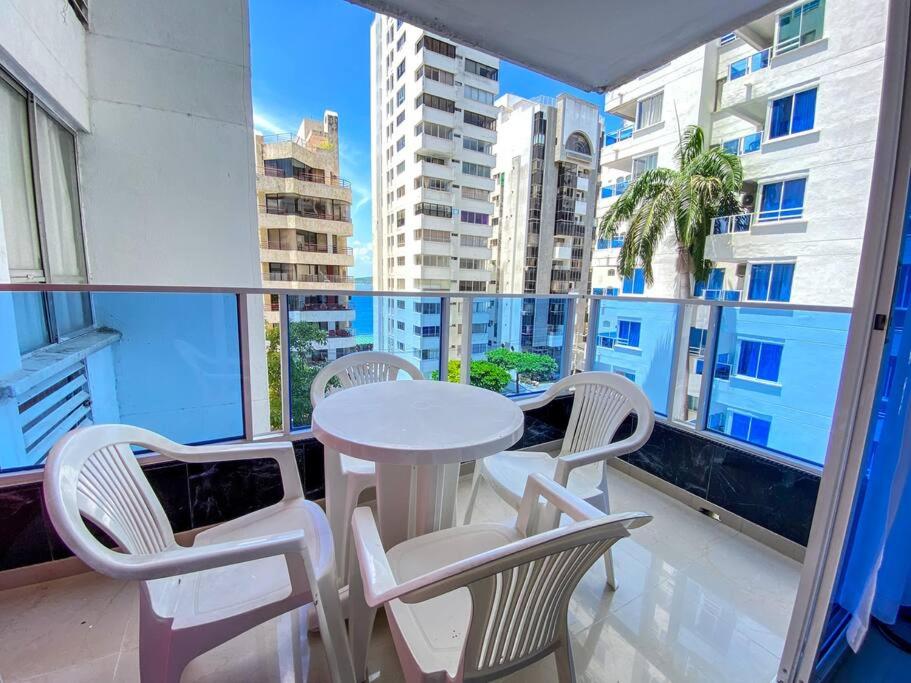 Moderno hospedaje privado con piscina